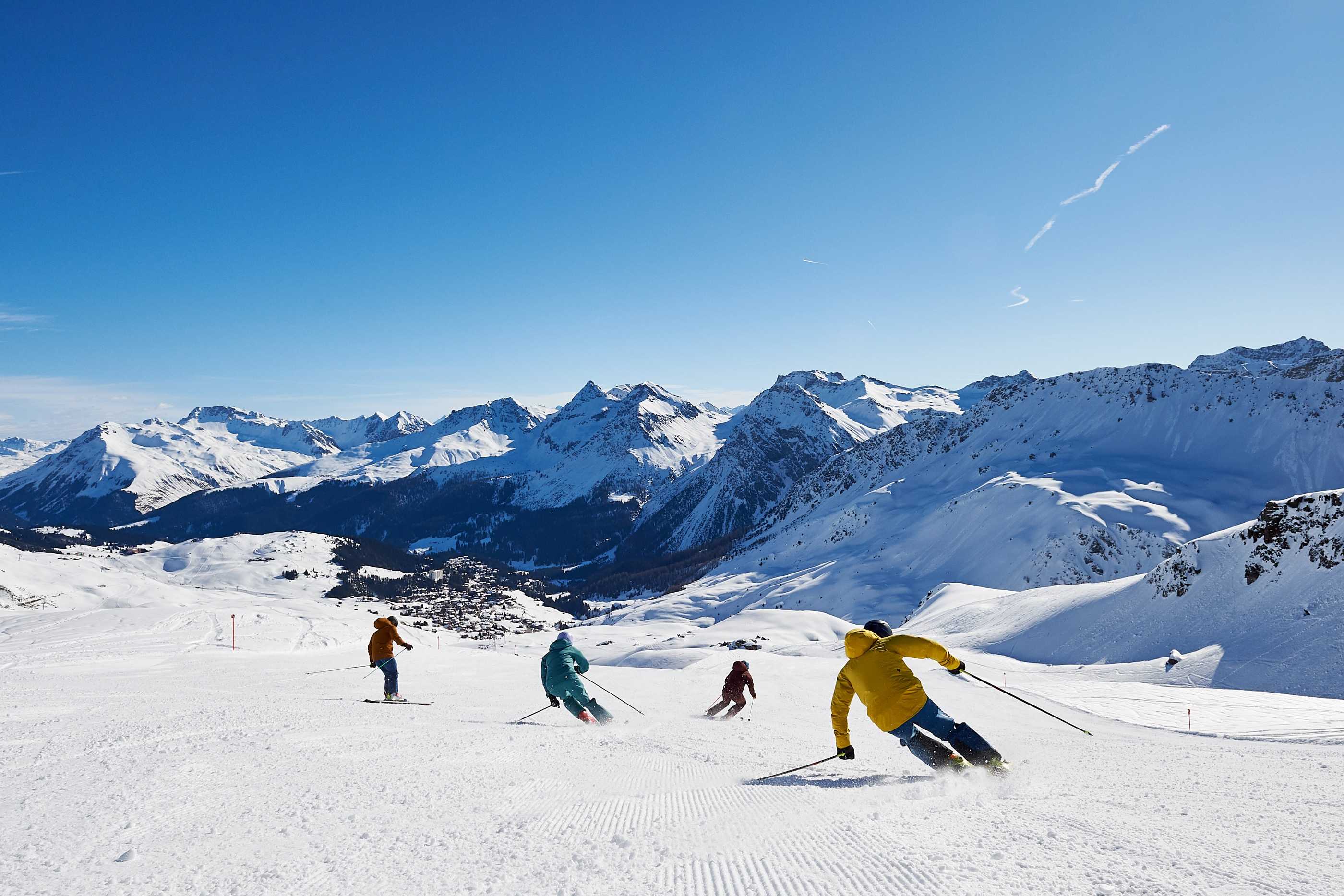 Arosa ski resort - skiing group