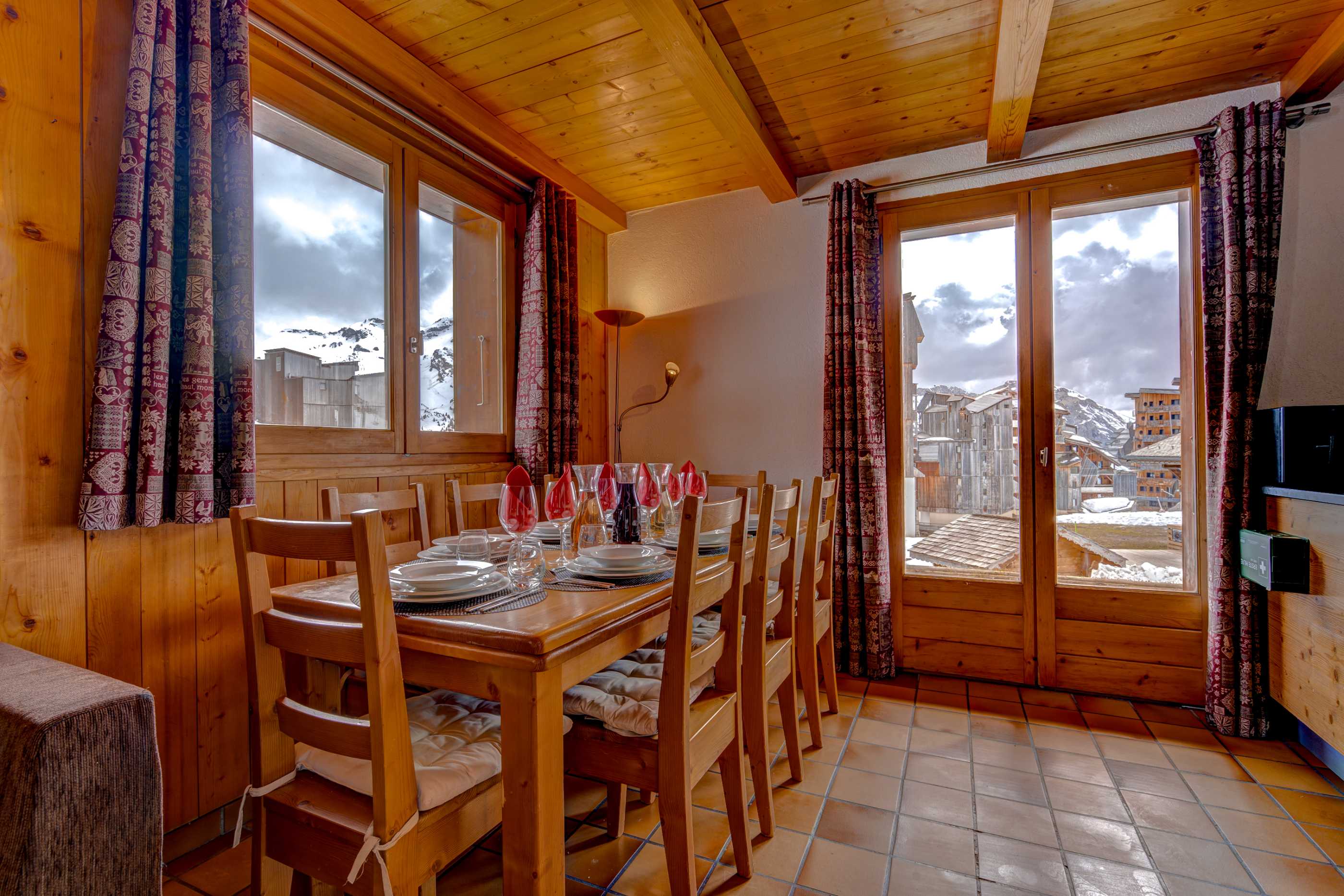 Chalet Lauzes interior view 4 - accommodation facilities and amenities
