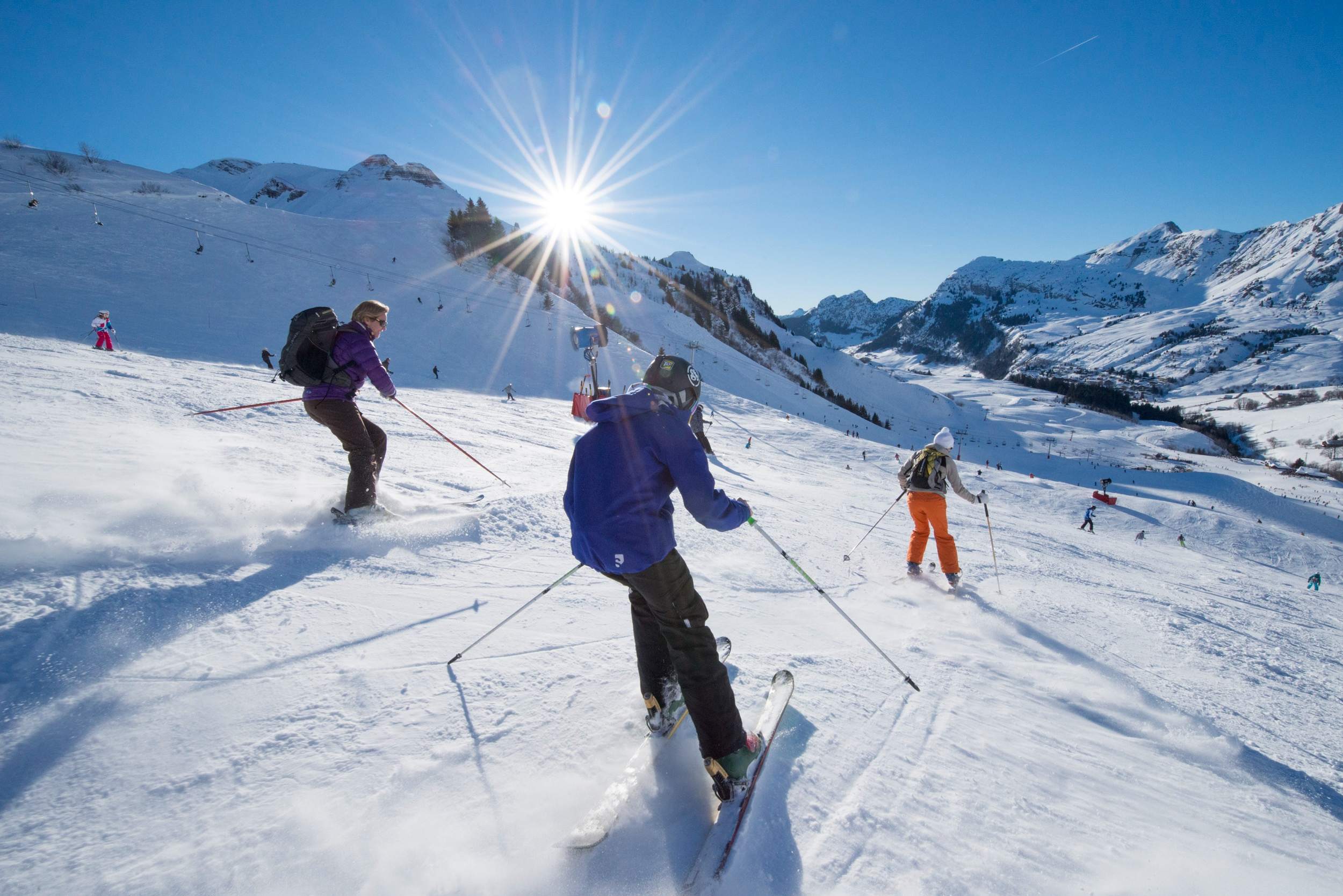 Skiing in the sun in La Clusaz