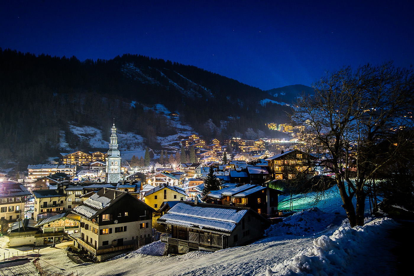 La Clusaz village at night