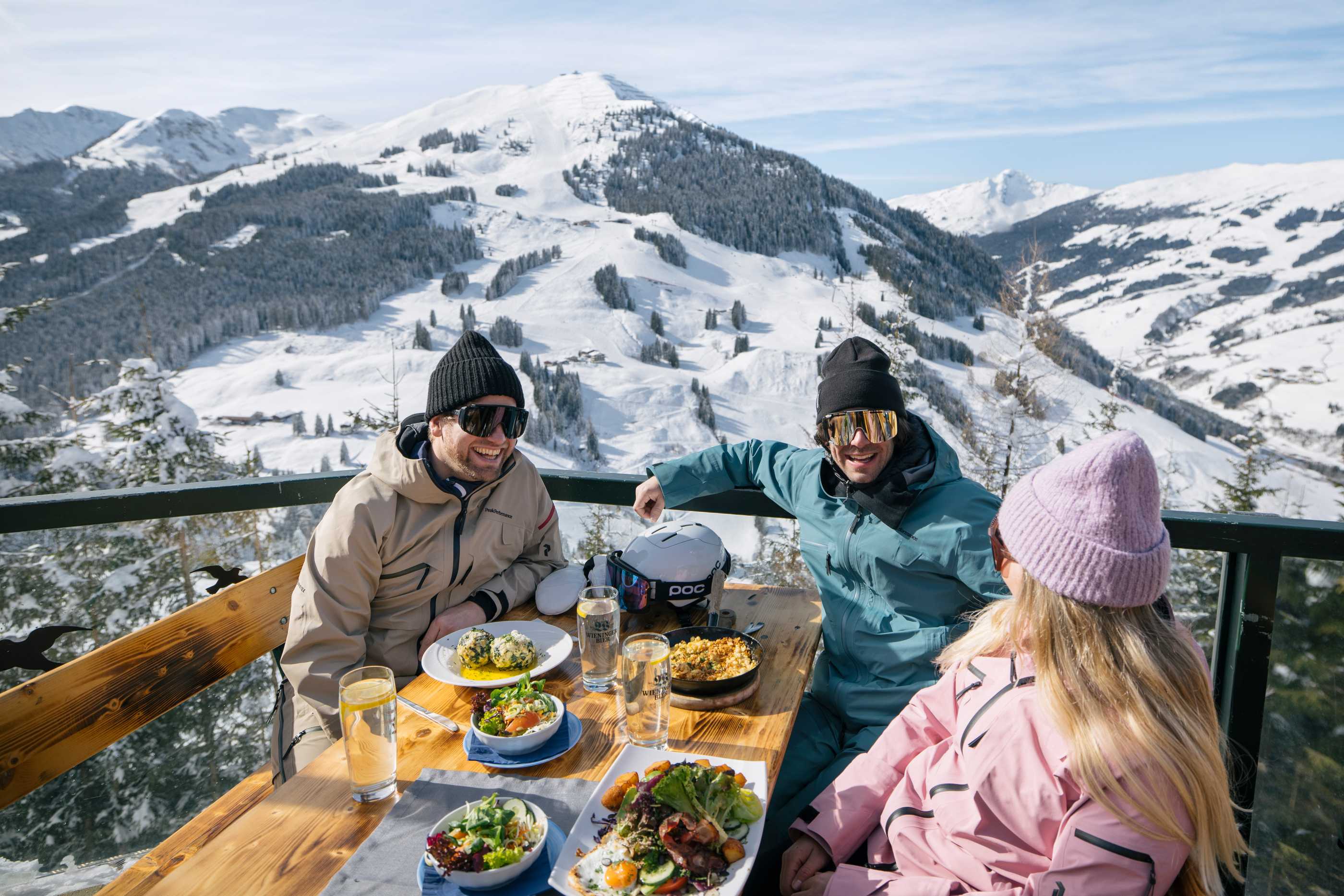 Saalback Ski Resort | Ski Holidays - lunch and drinks