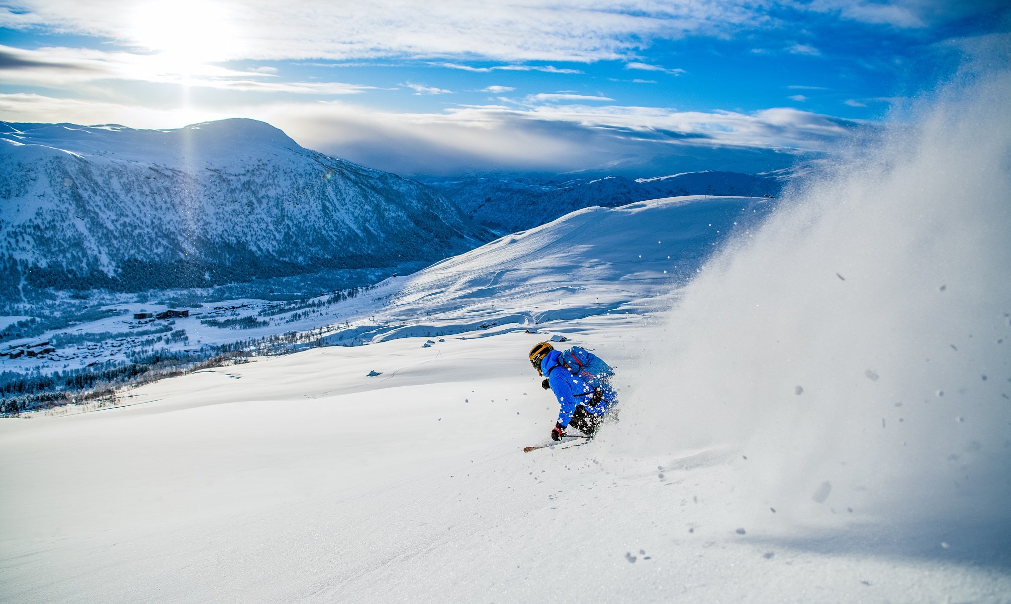 Skiing towards Myrkdalen