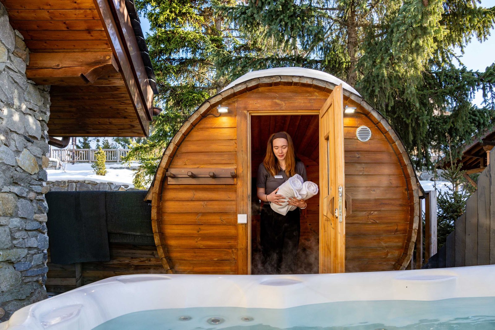 Discover a typical day in a catered chalet with flexiski, or SkiWeekends, our sister company.